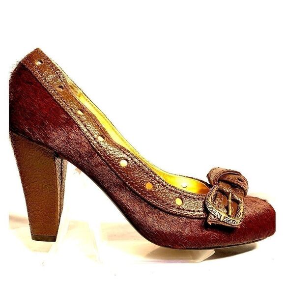 BROWN COW SKIN PUMPS Size 9.5 by NAUGHTY MONKEY - Picture 2 of 5